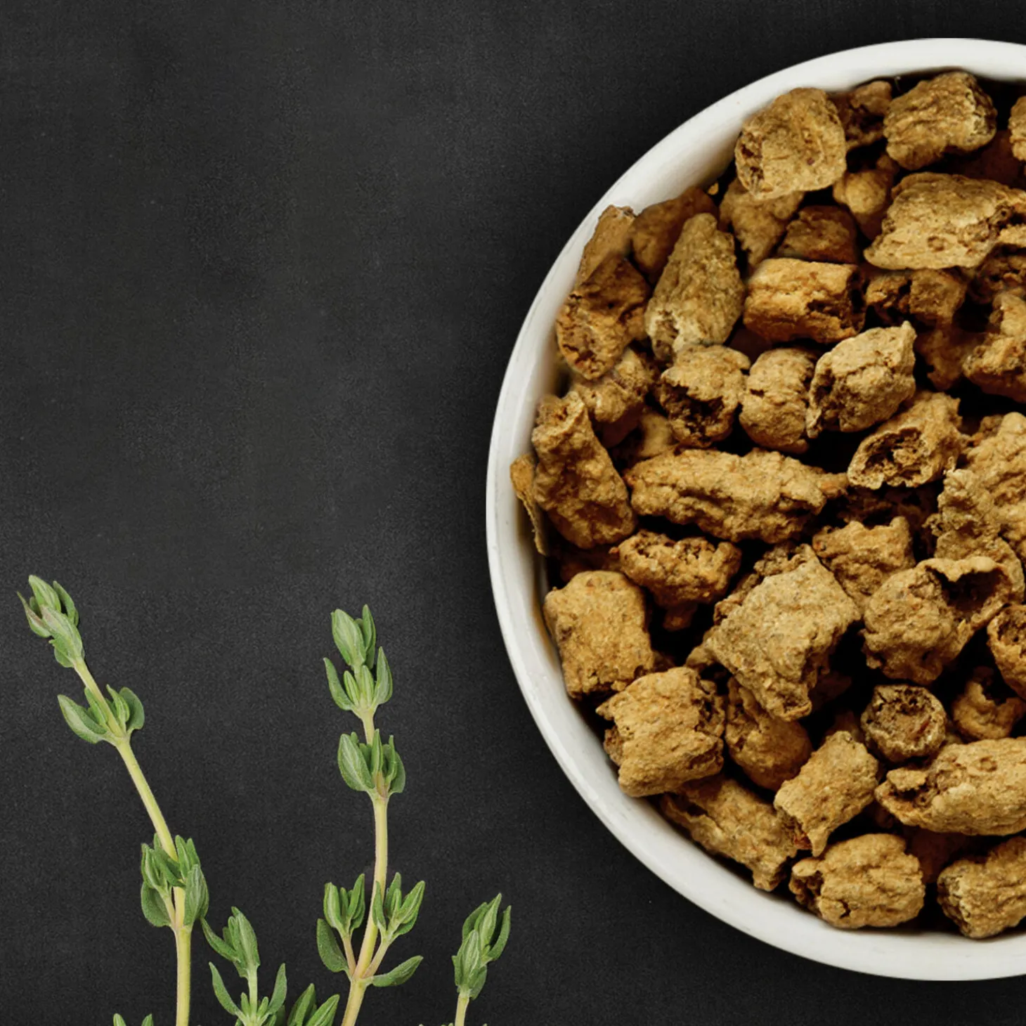 Dehydrated grain-free red meat cat food